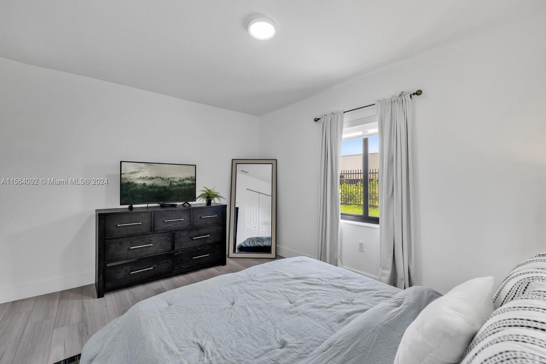 Active With Contract: $775,000 (4 beds, 2 baths, 1631 Square Feet)
