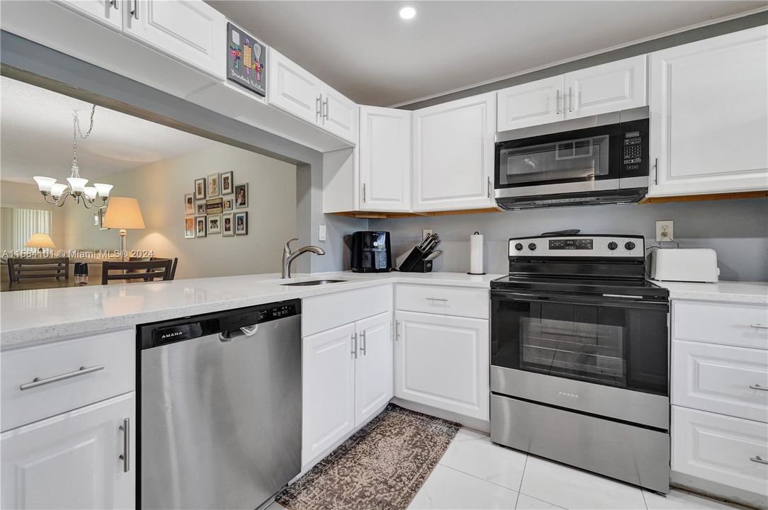 For Sale: $149,900 (2 beds, 2 baths, 1070 Square Feet)