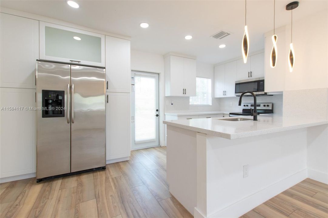 Active With Contract: $445,000 (3 beds, 2 baths, 1106 Square Feet)