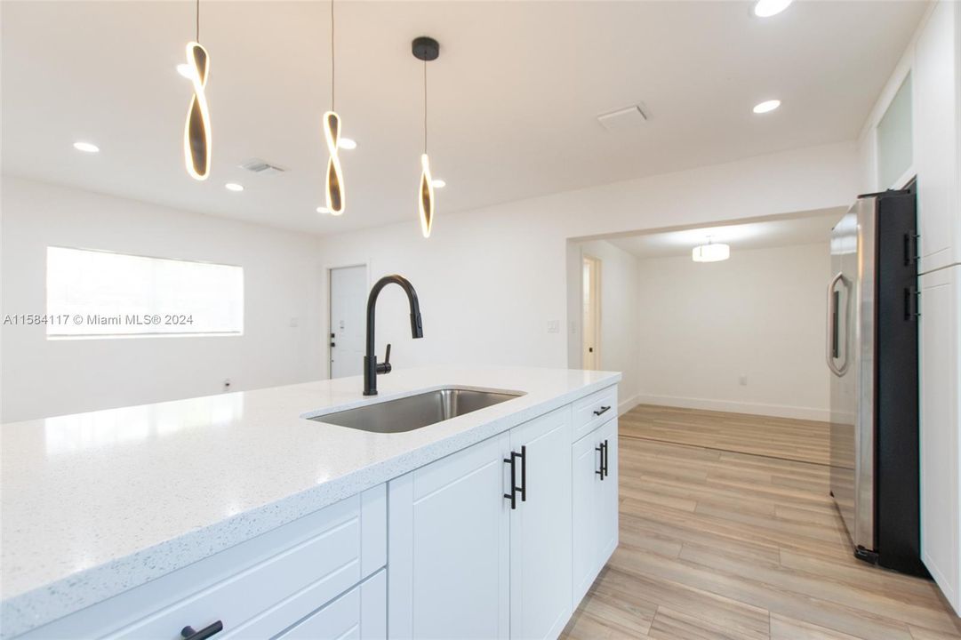Active With Contract: $445,000 (3 beds, 2 baths, 1106 Square Feet)