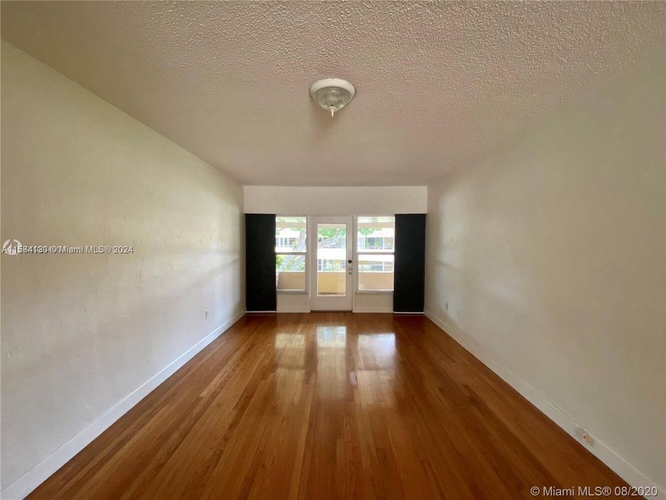 For Rent: $2,250 (1 beds, 1 baths, 849 Square Feet)