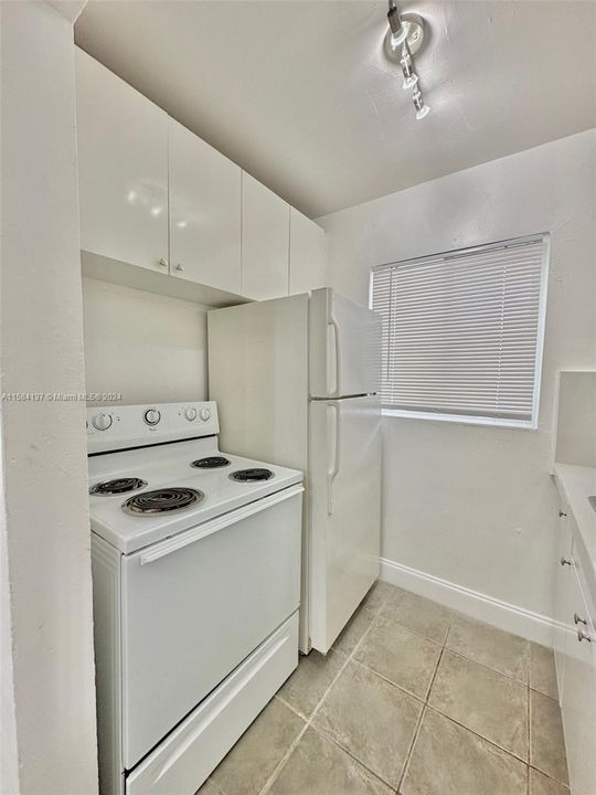 For Rent: $1,700 (1 beds, 1 baths, 700 Square Feet)