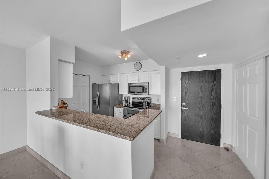 For Sale: $925,000 (1 beds, 1 baths, 780 Square Feet)