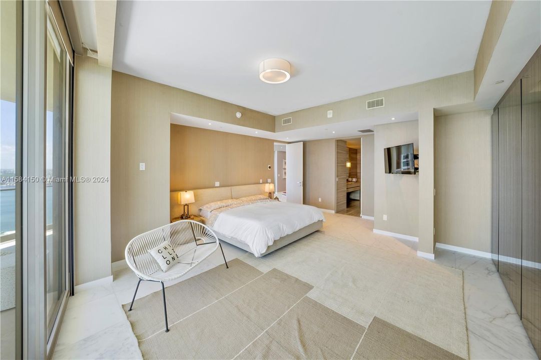 В аренду: $15,500 (2 спален, 2 ванн, 1655 Квадратных фут)