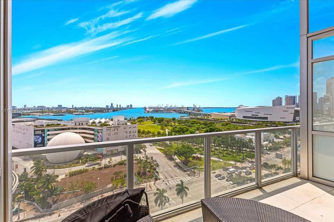 For Sale: $899,000 (1 beds, 1 baths, 1637 Square Feet)