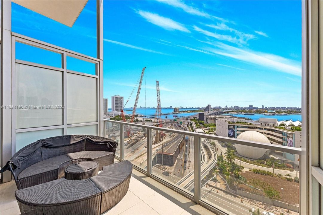 For Sale: $899,000 (1 beds, 1 baths, 1637 Square Feet)