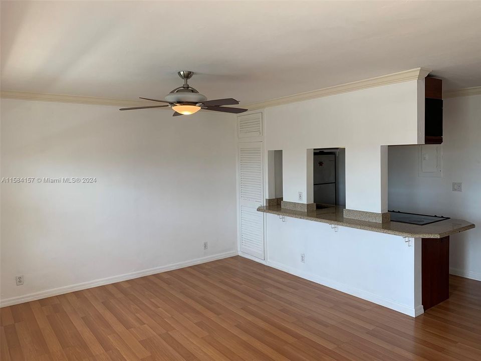For Rent: $1,975 (1 beds, 1 baths, 560 Square Feet)