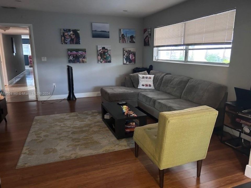 Active With Contract: $4,200 (3 beds, 3 baths, 2352 Square Feet)