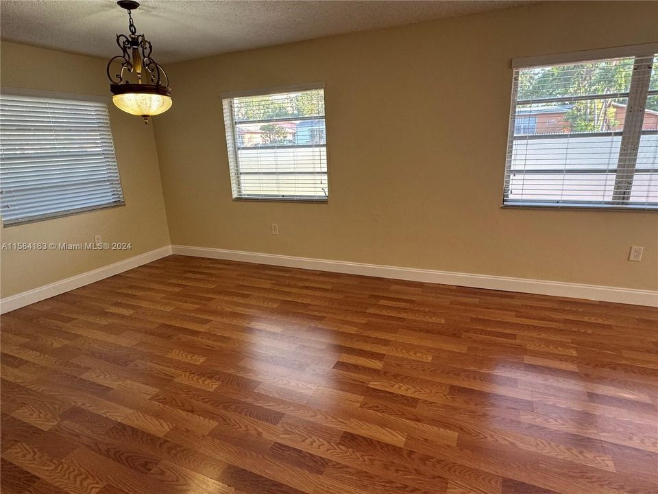 For Rent: $2,800 (3 beds, 2 baths, 2480 Square Feet)