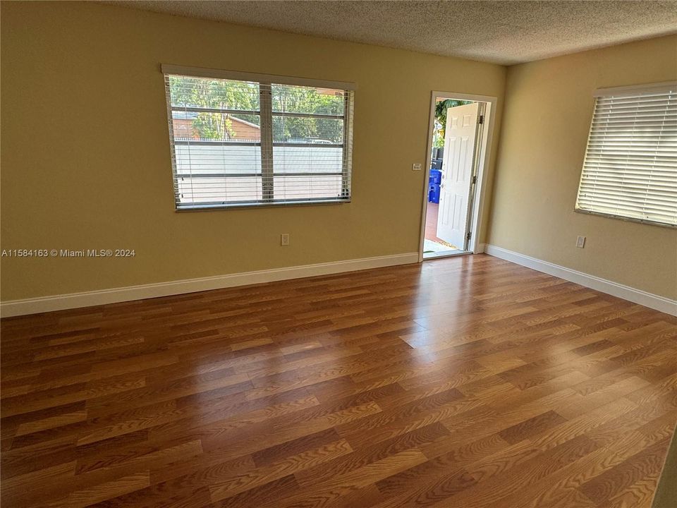 For Rent: $2,800 (3 beds, 2 baths, 2480 Square Feet)