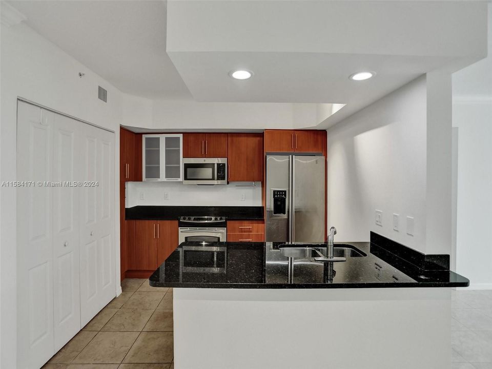 For Rent: $3,500 (2 beds, 2 baths, 1138 Square Feet)