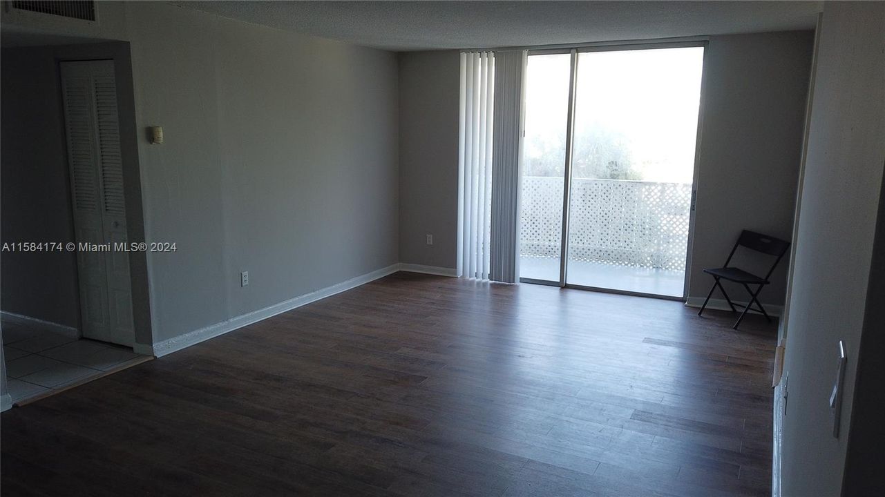 For Sale: $149,000 (2 beds, 2 baths, 1036 Square Feet)