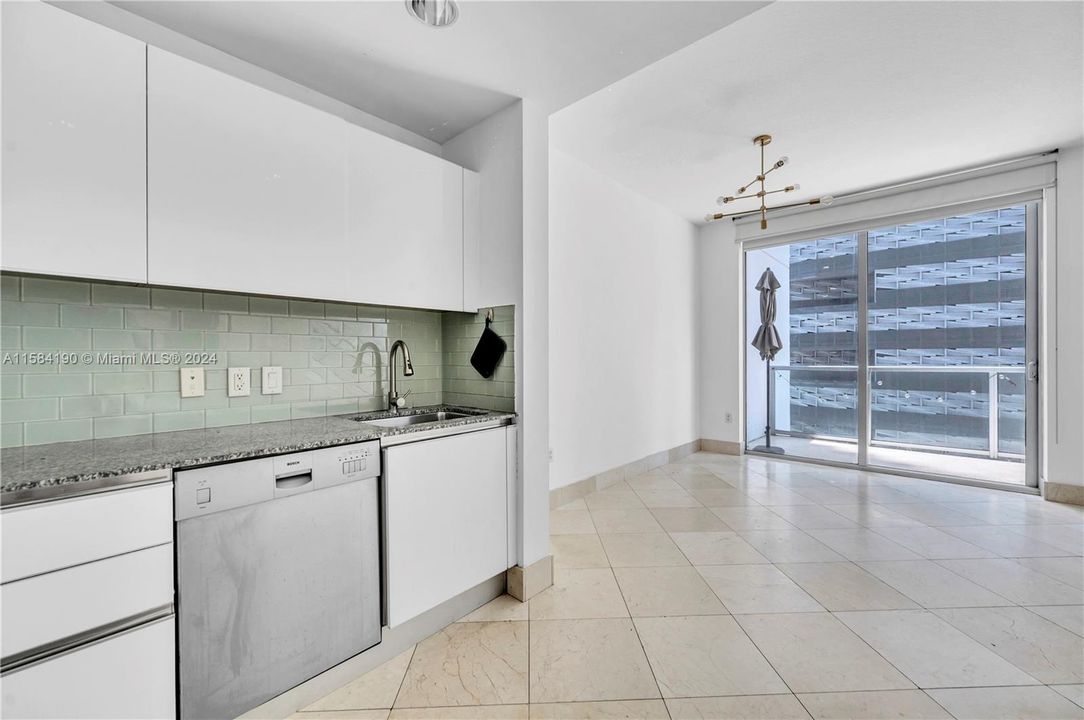 For Sale: $500,000 (1 beds, 1 baths, 1024 Square Feet)