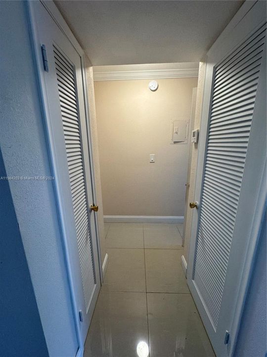 For Rent: $2,100 (1 beds, 1 baths, 730 Square Feet)