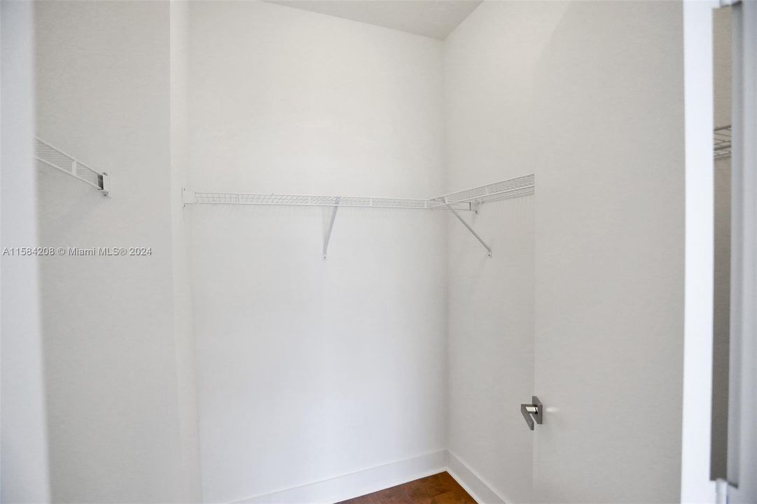 合同活跃: $4,000 (3 贝兹, 3 浴室, 1743 平方英尺)