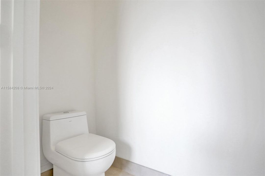 合同活跃: $4,000 (3 贝兹, 3 浴室, 1743 平方英尺)