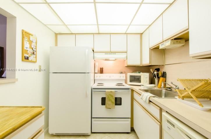 For Sale: $129,900 (1 beds, 1 baths, 720 Square Feet)