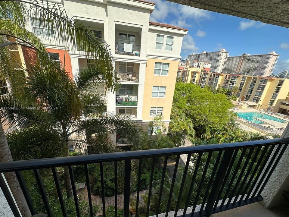 Active With Contract: $3,100 (3 beds, 2 baths, 1264 Square Feet)