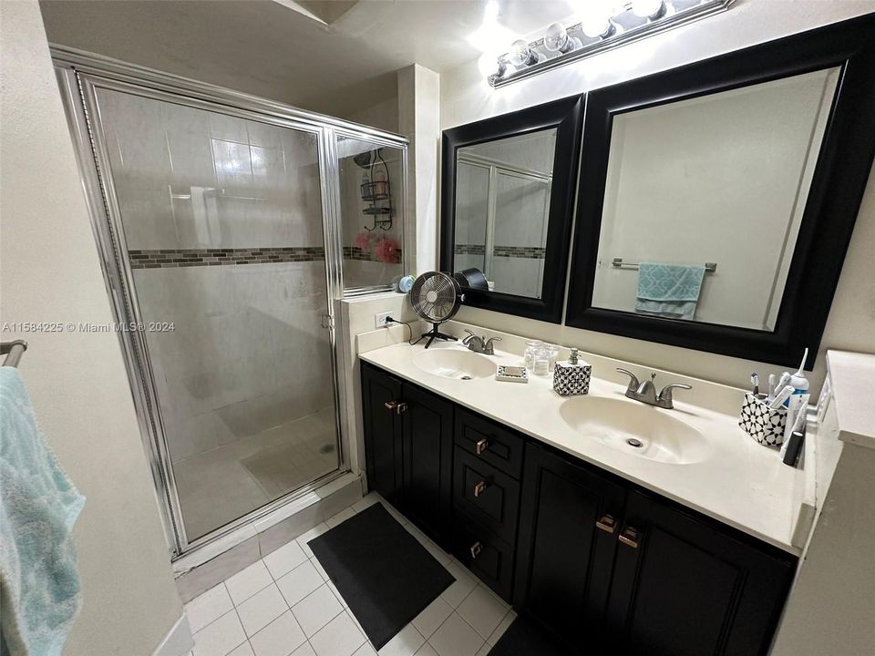 Active With Contract: $3,100 (3 beds, 2 baths, 1264 Square Feet)