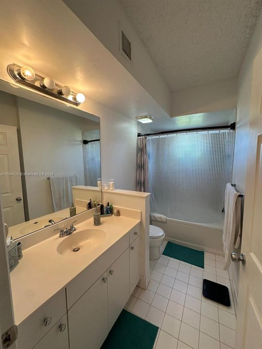 Active With Contract: $3,100 (3 beds, 2 baths, 1264 Square Feet)