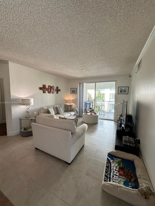 Active With Contract: $3,100 (3 beds, 2 baths, 1264 Square Feet)