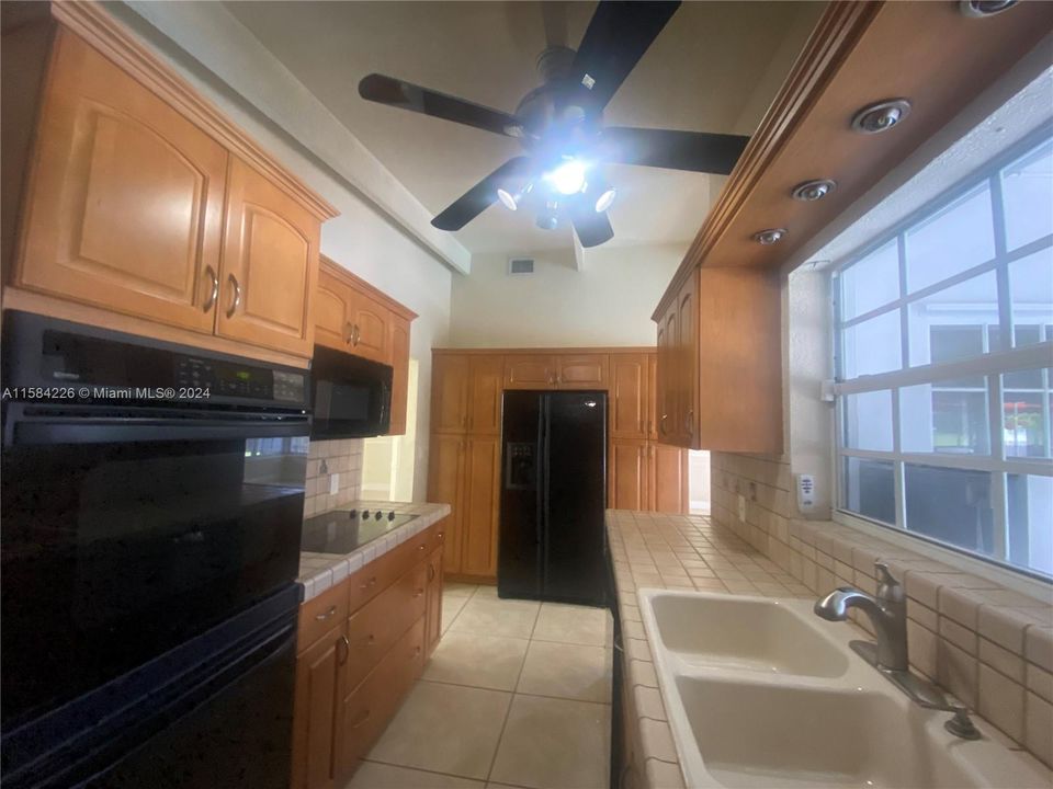 Recently Rented: $4,800 (3 beds, 2 baths, 1700 Square Feet)