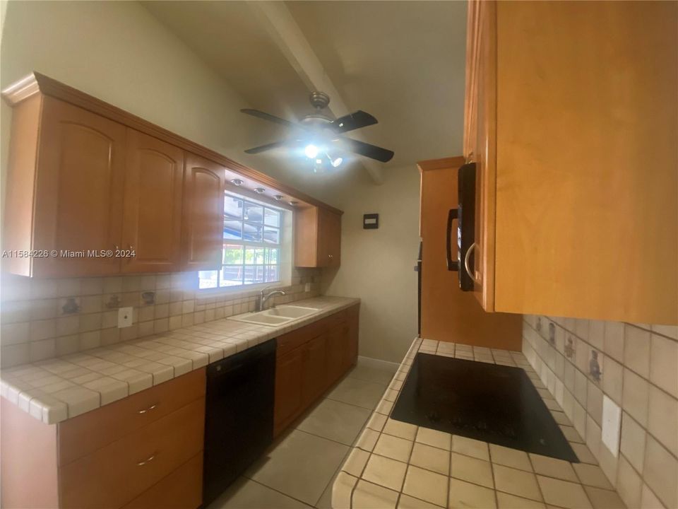 Recently Rented: $4,800 (3 beds, 2 baths, 1700 Square Feet)