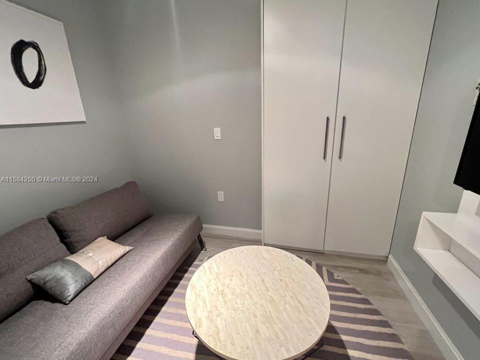 For Rent: $4,500 (1 beds, 2 baths, 851 Square Feet)