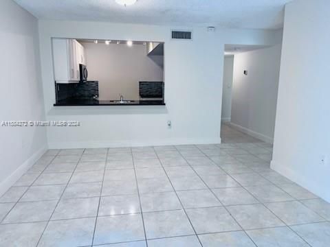 For Rent: $1,700 (1 beds, 1 baths, 764 Square Feet)