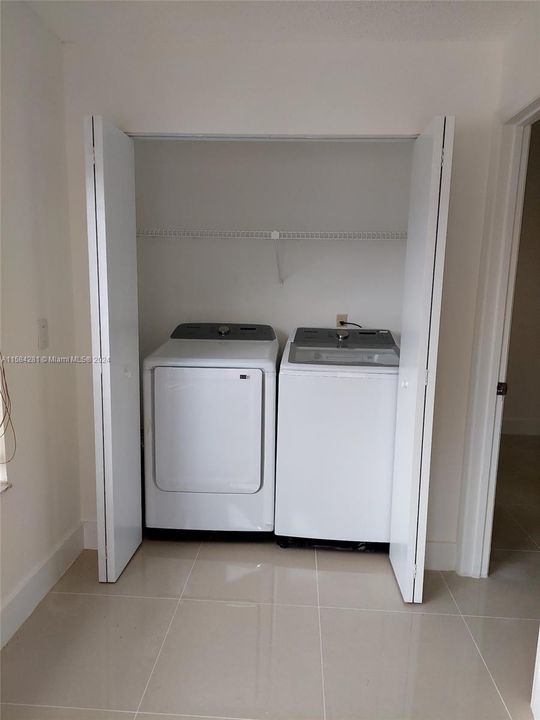 For Rent: $1,850 (1 beds, 1 baths, 712 Square Feet)