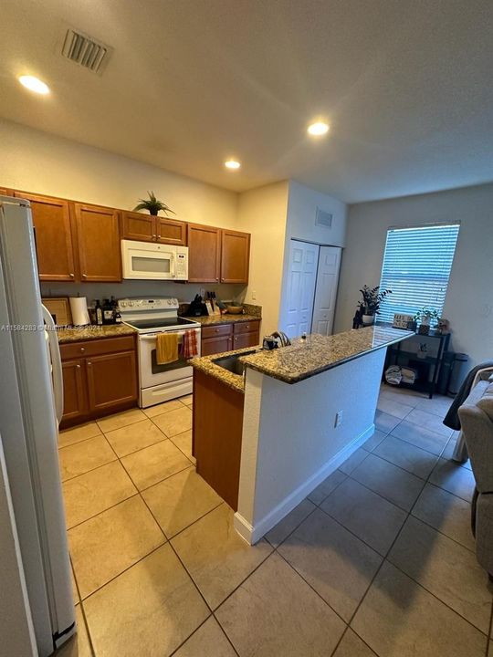 Recently Rented: $3,100 (4 beds, 2 baths, 1604 Square Feet)