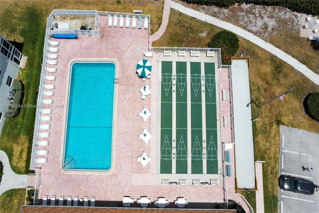 oceanfront heated pool, shuffleboard,  outdoor shower in fenced in area. bocce ball court is on the outside. They have parking on both sides of the clubhouse and pool if you could to drive up.