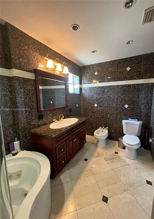 待售: $800,000 (4 贝兹, 2 浴室, 1861 平方英尺)