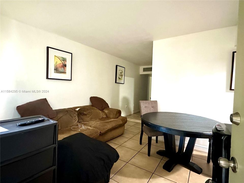 Recently Sold: $180,000 (1 beds, 1 baths, 700 Square Feet)