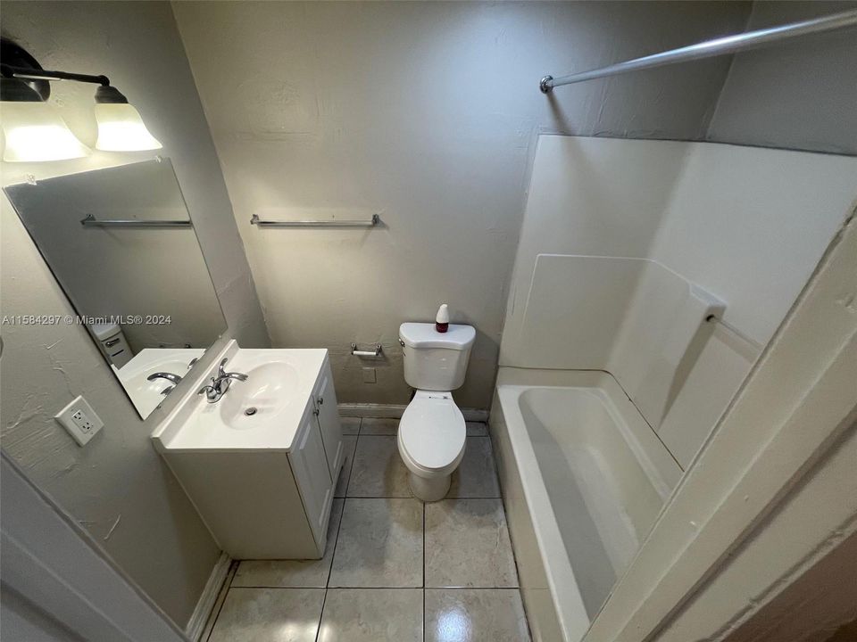 For Sale: $299,900 (3 beds, 1 baths, 576 Square Feet)
