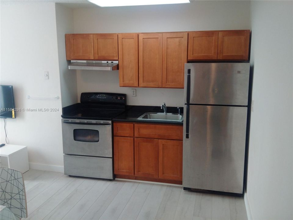 For Rent: $1,700 (1 beds, 1 baths, 440 Square Feet)