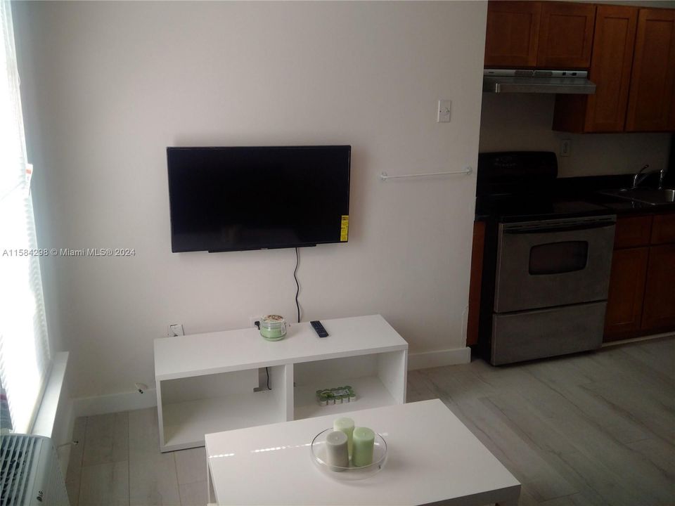 For Rent: $1,700 (1 beds, 1 baths, 440 Square Feet)