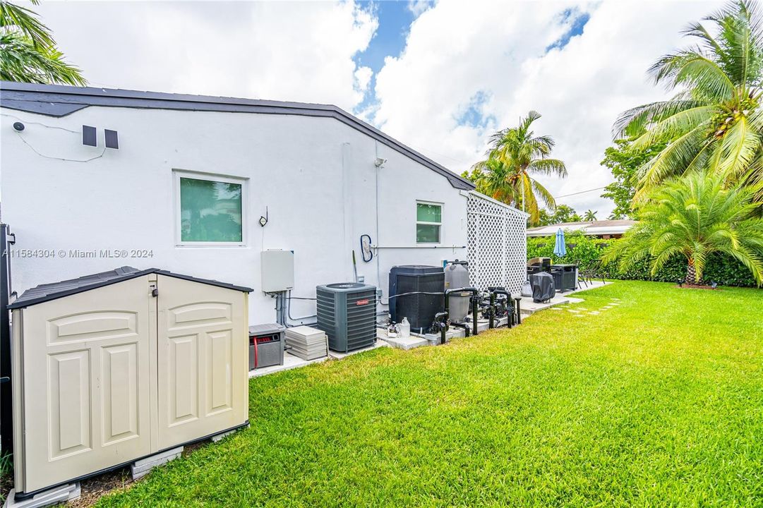 For Sale: $799,999 (3 beds, 2 baths, 1500 Square Feet)