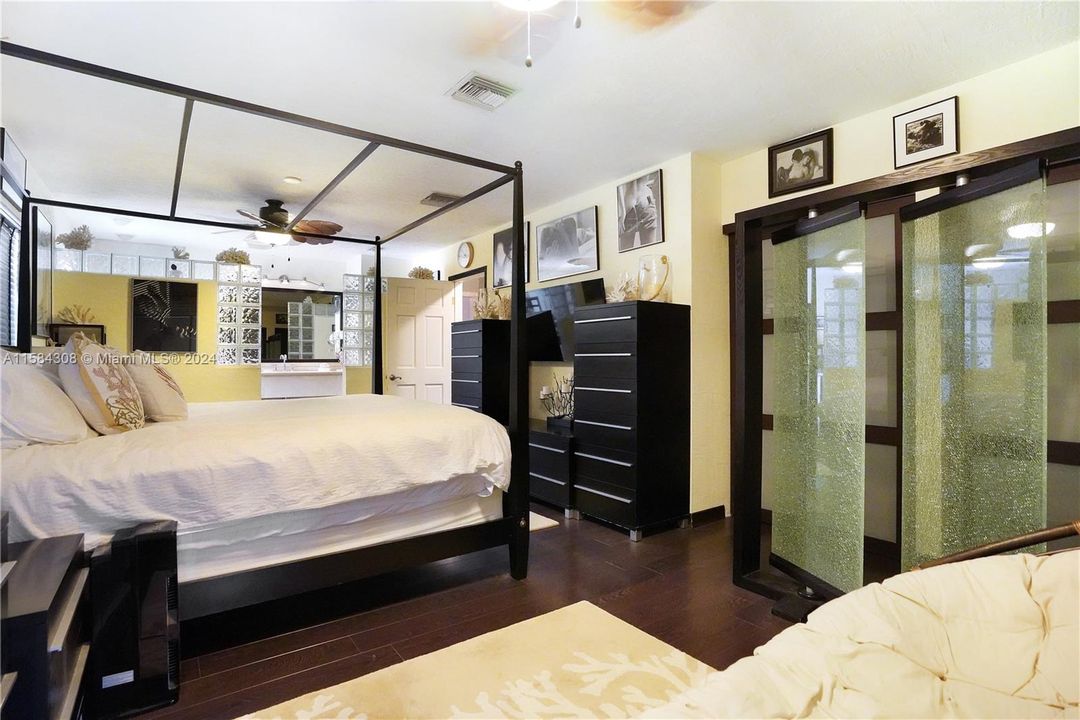 En Venta: $950,000 (4 camas, 2 baños, 2156 Pies cuadrados)
