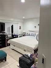 For Sale: $230,000 (1 beds, 1 baths, 1045 Square Feet)