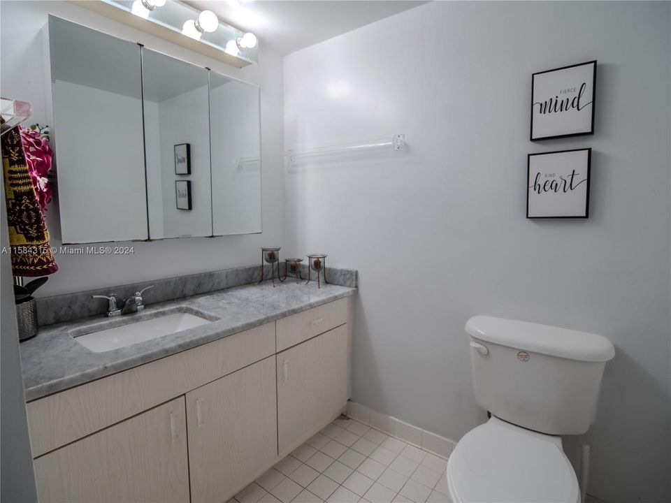 For Rent: $2,300 (1 beds, 2 baths, 1000 Square Feet)