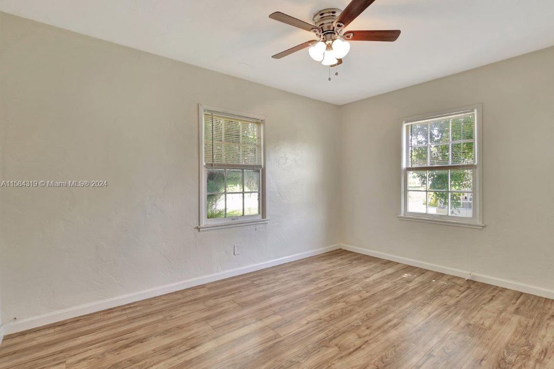 Recently Sold: $329,900 (3 beds, 2 baths, 858 Square Feet)