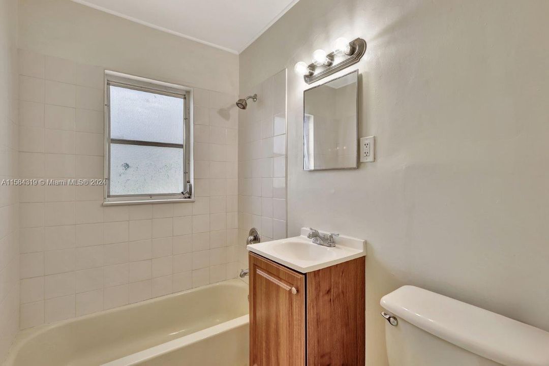 Recently Sold: $329,900 (3 beds, 2 baths, 858 Square Feet)