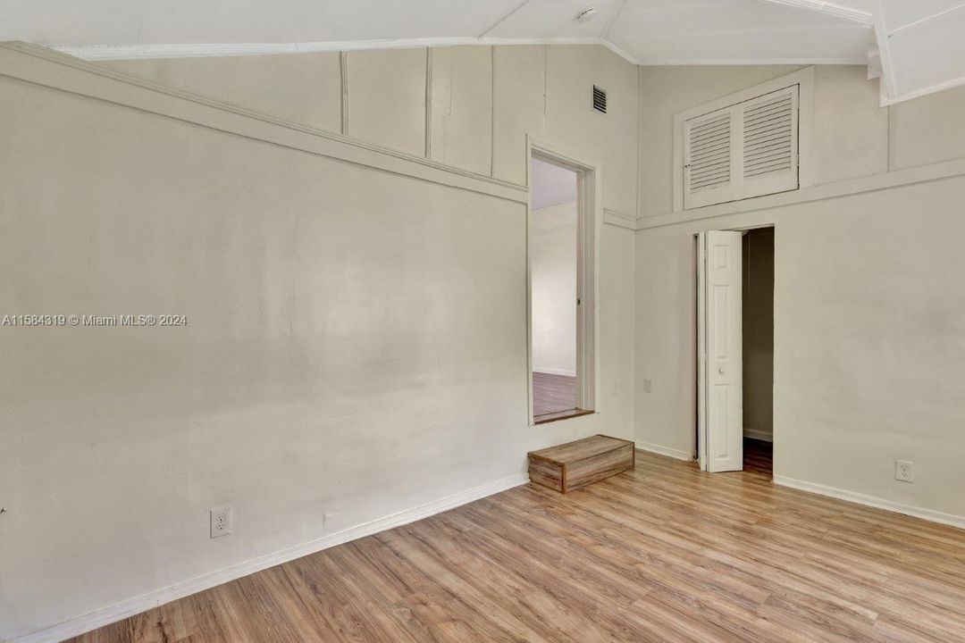 Recently Sold: $329,900 (3 beds, 2 baths, 858 Square Feet)