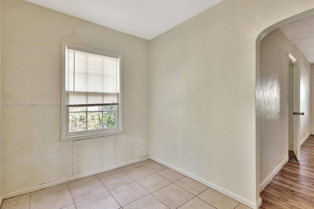 Recently Sold: $329,900 (3 beds, 2 baths, 858 Square Feet)