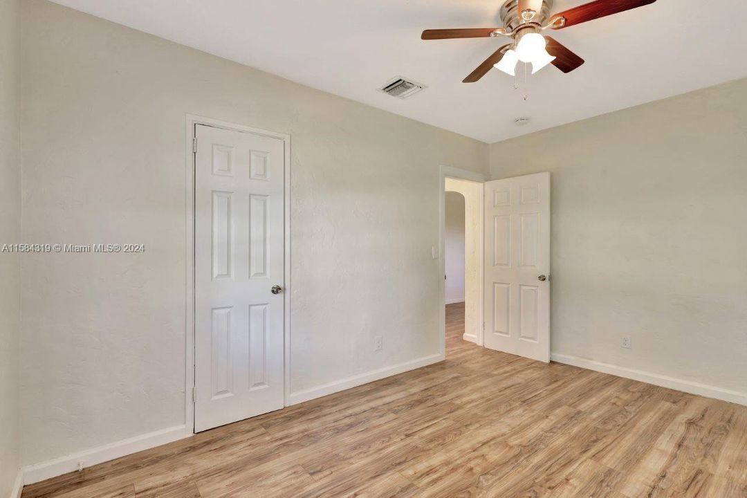 Recently Sold: $329,900 (3 beds, 2 baths, 858 Square Feet)