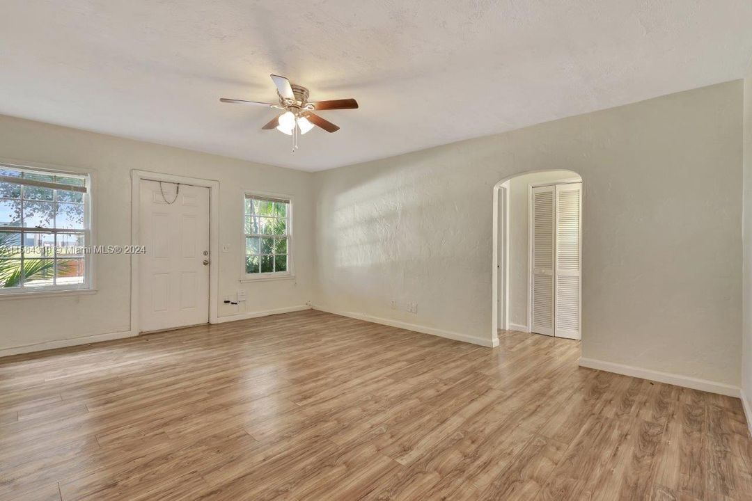 Recently Sold: $329,900 (3 beds, 2 baths, 858 Square Feet)