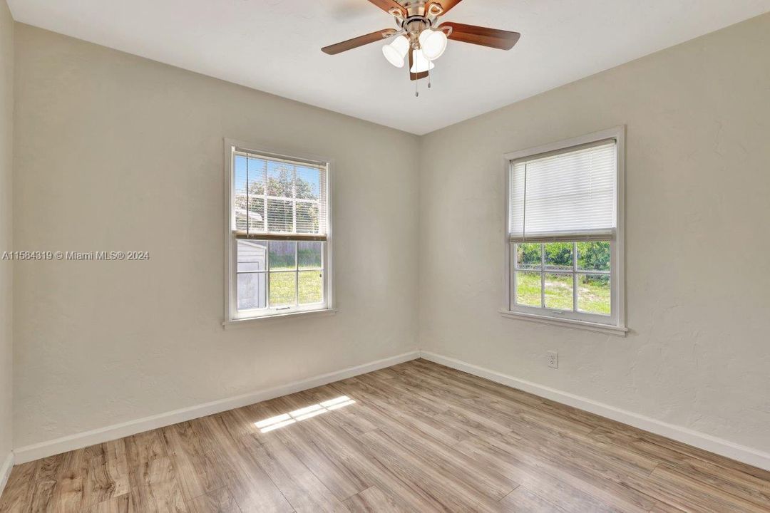 Recently Sold: $329,900 (3 beds, 2 baths, 858 Square Feet)