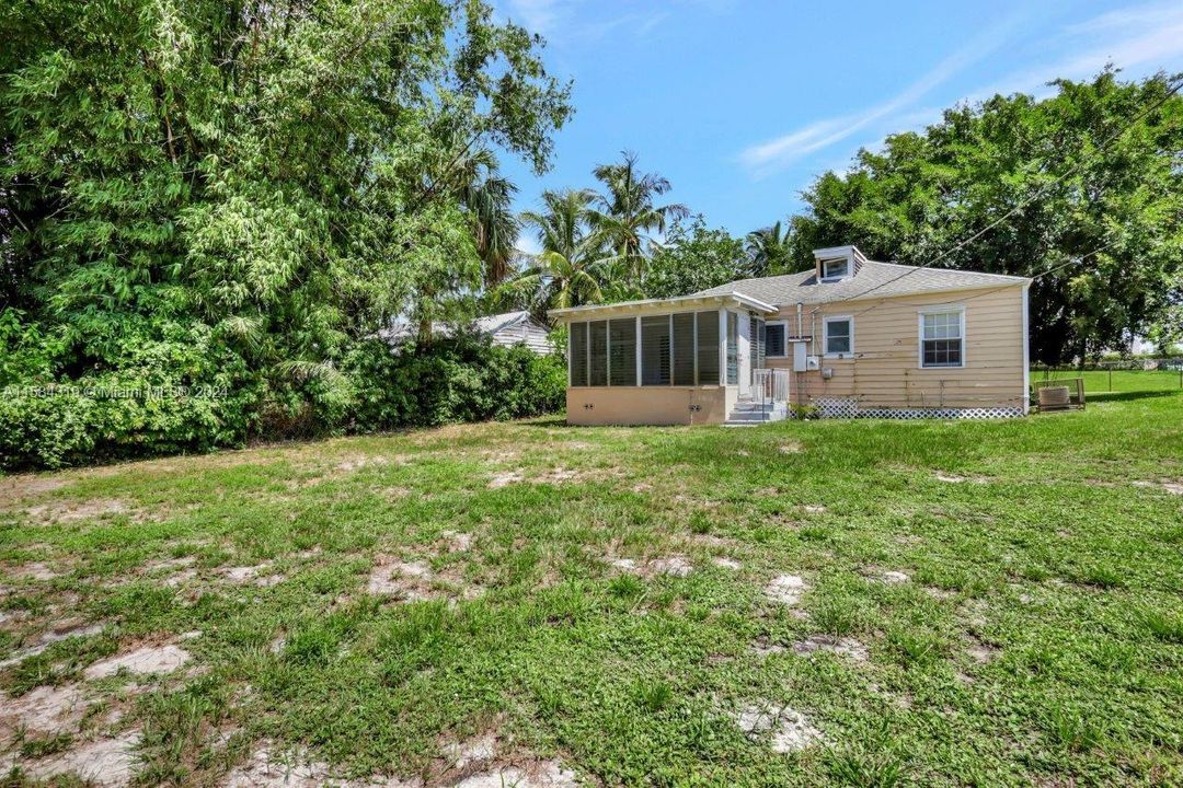 Recently Sold: $329,900 (3 beds, 2 baths, 858 Square Feet)