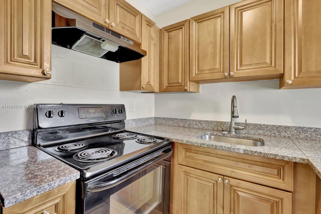 Recently Sold: $329,900 (3 beds, 2 baths, 858 Square Feet)